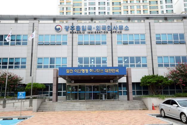 광주출입국 '부당 거래' 의혹 사실로…수사 확대 가능성(종합)