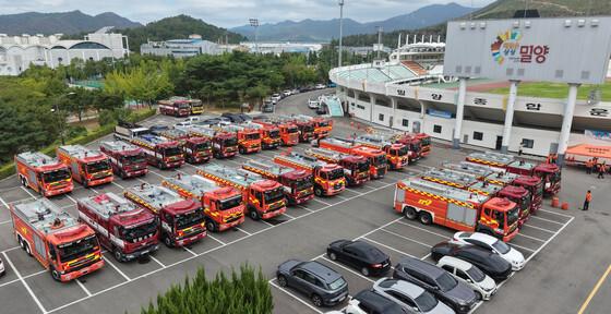 [뉴스1 PICK] 전국 소방 물탱크차 경남으로 집결… 물탱크차 200대·소방 인력 400명 투입
