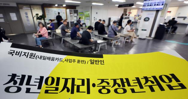 7월 취업자 10.8만명 증가… 청년 실업률 5년 반 만에 최대폭 증가