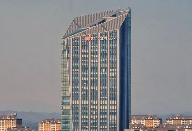 한전 상반기 영업익 4.9조, 전년동기比 16.6%↓…중동전쟁 여파 본격화