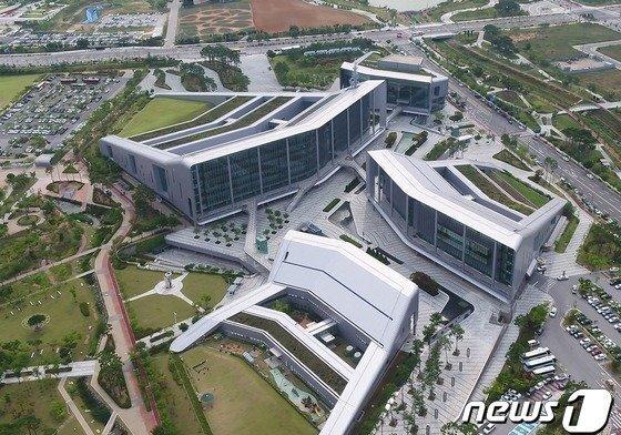 충남도 옛 토지대장 한글화…행정업무·재산권 확인 등 폭넓게 활용