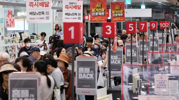 '홈플 is Back' 재개장 첫날 북적…정상화 시험대는 이제부터