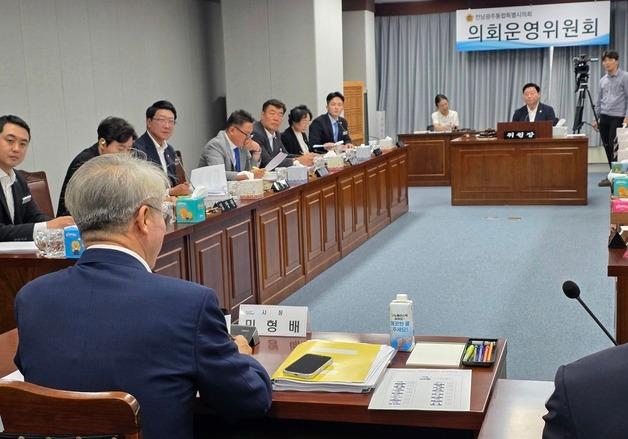 '부시장 임명 논란' 민형배 시장, 의회서 30분간 "잘못없다" 항변