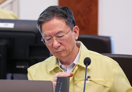 靑, 정성호 '사직서 제출'에 "후속인사 때까지 역할 다해줄 것 당부"