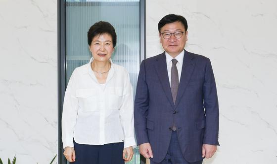 박근혜 전 대통령 만난 정점식 원내대표