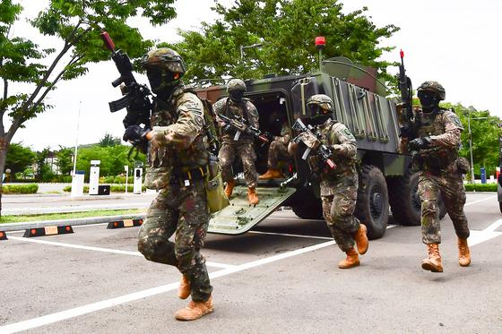 軍, 전자기파로 적 판단력 떨어뜨리는 '인지 타격' 체계 연구