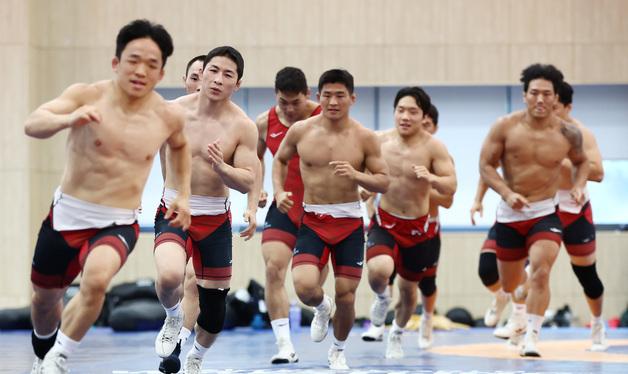 구슬땀 흘리는 레슬링 국가대표 선수들
