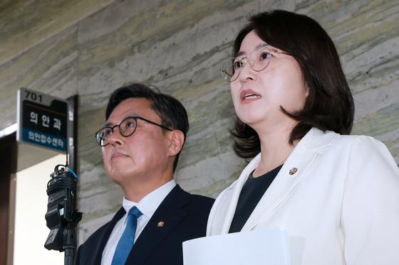 민주 "경찰 잘못은 경찰개혁으로 바로잡아야…입법 추진"(종합)