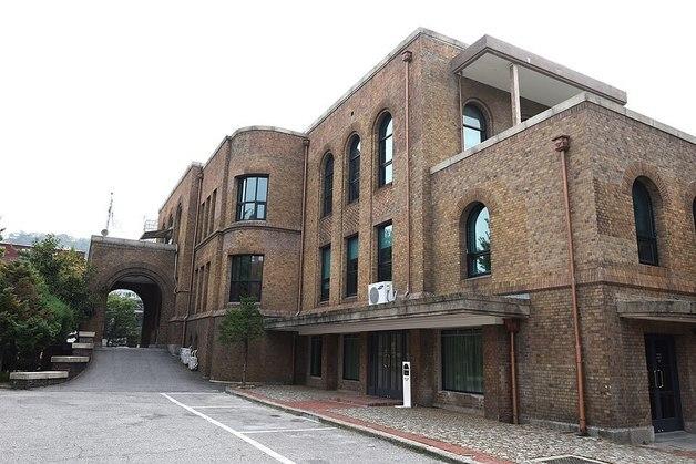 미군정, 국립 서울대학교 설치령 공포