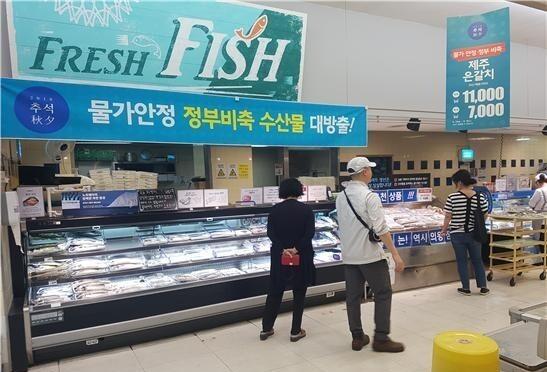 "추석 장바구니 부담 낮춘다"…해수부, 역대 최대 2만톤 비축 수산물 공급