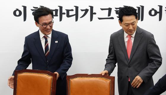 당대표 역할 부정평가, 김민석 48%-장동혁 61%…긍정보다 높아