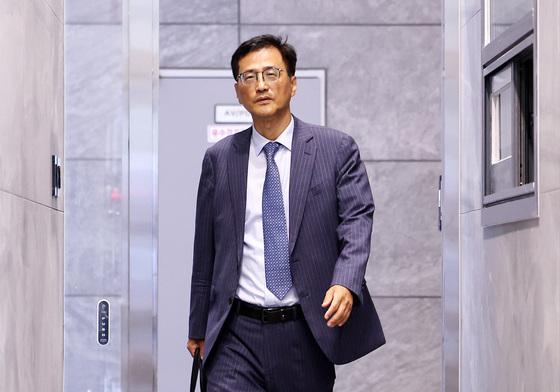 이태한 특검, 서초동 사무실 첫 출근…내일 靑에 특검보 10명 추천