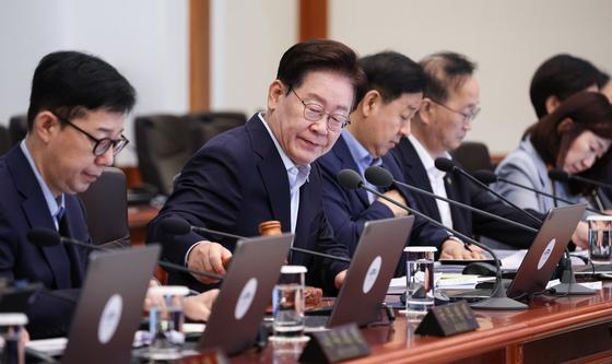 의사봉 두드리는 이재명 대통령