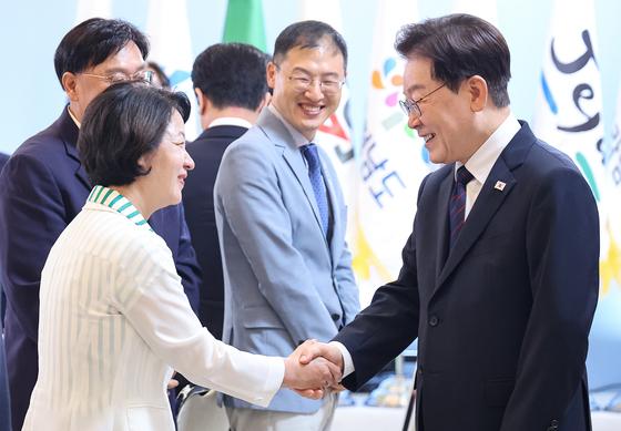 추미애 정부에 "지방소비세율 40%로 인상·법인세 5% 광역 배분해야"