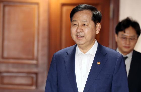 구윤철 "취약차주 최대한 두텁게 보호…적극적 채무조정 추진"