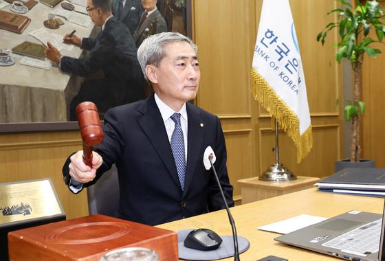 기준금리 3%에 매수세 '주춤'…대출 의존 높은 중저가·외곽 더 타격
