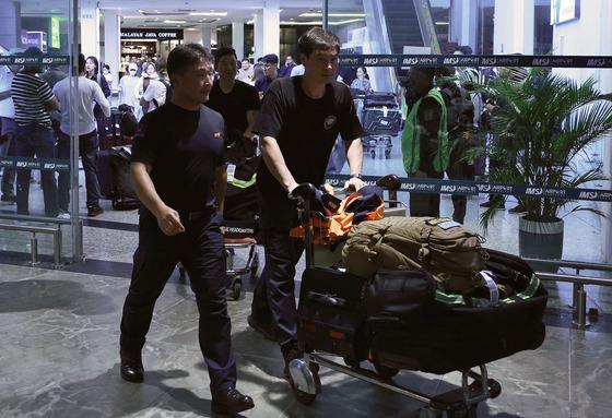 [뉴스1 PICK] 정부 신속대응팀 네팔 트리부반 공항 도착