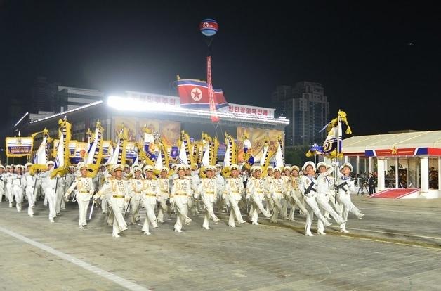 北 "'방어적 해군'서 대양만리로"…신형 구축함 앞세워 '대양해군' 선전