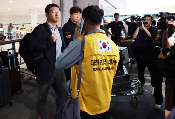 네팔 실종자 가족들 "오늘이 골든타임…헬기 빨리 띄워달라"(종합)