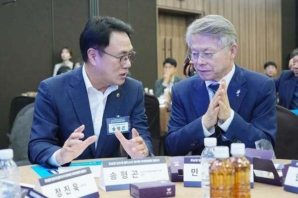 국립의대 정치협상 나선 지역 정치권…"공정한 심사와 결과 존중"