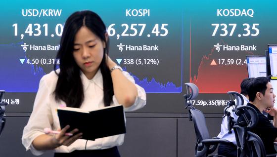[뉴스1 PICK] 코스피 5%대 하락…삼성전자·SK하이닉스 동반 급락