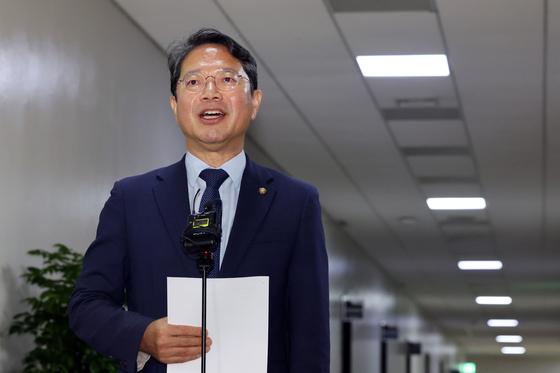 김승원, 서영교에 "송구합니다"…'신약 청탁' 의혹 해명 메시지 보내