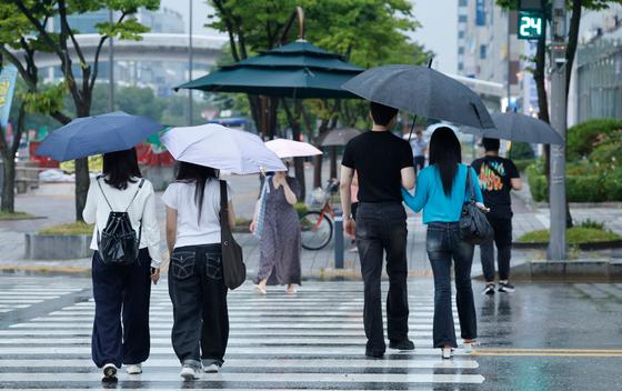 [오늘의 날씨] 전남광주(28일, 금)…최대 70~80㎜ 소나기 예보