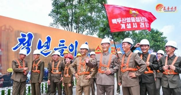 '사회주의 경쟁' 독려…간부들엔 "오직 알았습니다" 충성 주문[데일리 북한]