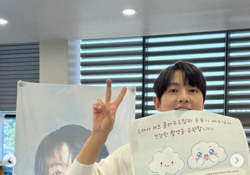 '두아이 아빠' 송중기, 40세 안믿기는 동안 비주얼…여전한 소년미 [N샷]