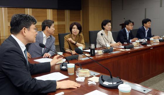 더불어민주당, 부동산정책 간담회…세제 개편안 논의