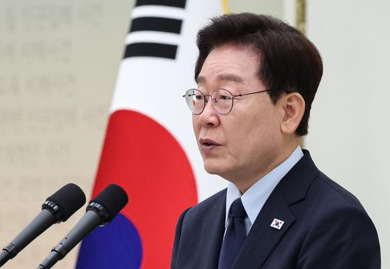 李대통령, 규제합리화위 부위원장에 김태유·국립외교원장에 김흥규 임명