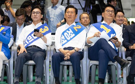 與 당권주자 지지도 金 46.8% 鄭 35.2%…호남 金 57.7% 鄭 28.2% [리얼미터]
