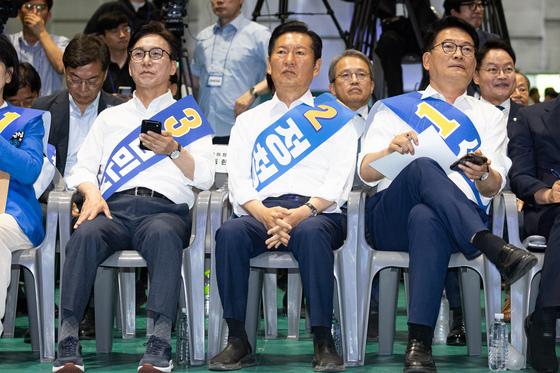 與 당권주자 지지도 金 46.8% 鄭 35.2%…호남 金 57.7% 鄭 28.2%