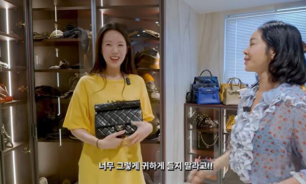 지예은, 이혜영 명품 가방 선물에 감격 "제 인생 첫 샤넬백"