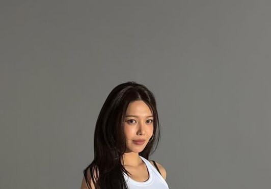 수영, '효리수' 재킷 비하인드 사진 공개…잘록 개미허리 눈길 [N샷]