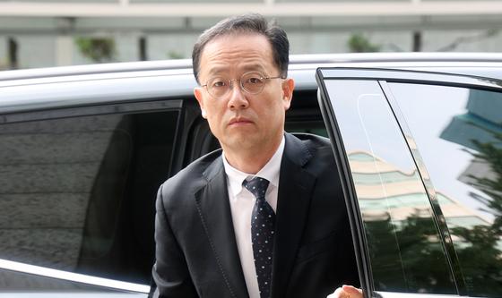 인사 청문회 사무실 출근하는 이형일 부총리 후보