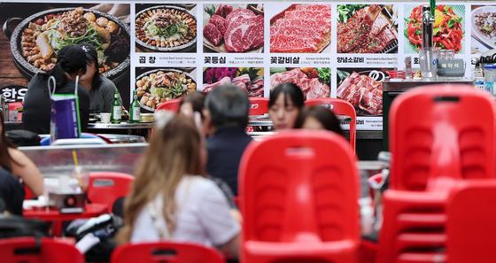 "매출의 70%가 재료비·인건비"… 자영업자 수익성 '약화'