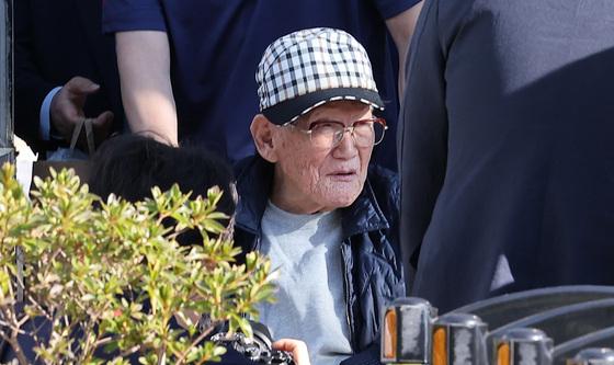 이만희, 구속집행 정지로 일시 석방