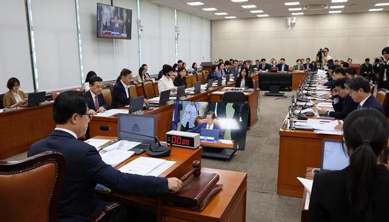 미프진 도입 두고 여야 공방…"삼권분립 위반" "여성 건강권"