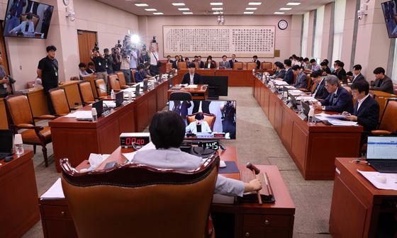 법사위, 김승원 인사청문보고서 與주도 채택…국힘 반발해 퇴장