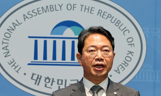 김승원 법무장관 후보자 자진 사퇴..."국민 눈높이에 미치지 못해"