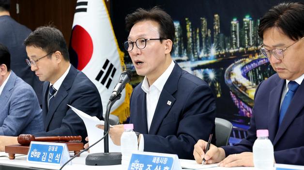 세종 최고위서 발언하는 김민석 민주당 대표