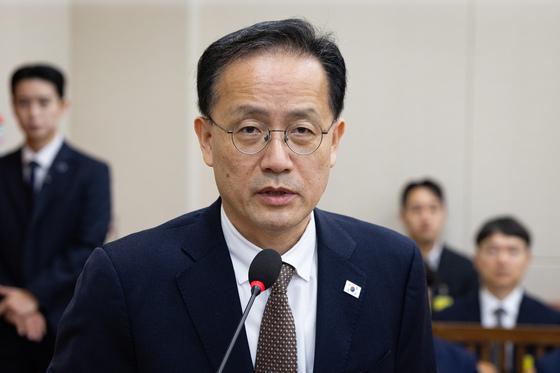 이형일 부총리 취임…"물가 안정, 양극화 완화의 출발점…성장 온기 고르게"