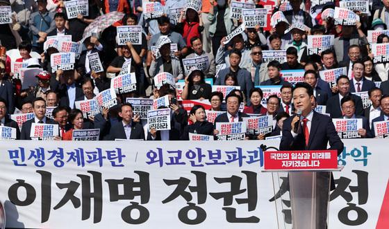 與, 검찰청 해체 이어 조희대 탄핵론까지…野, 李사법리스크 정조준