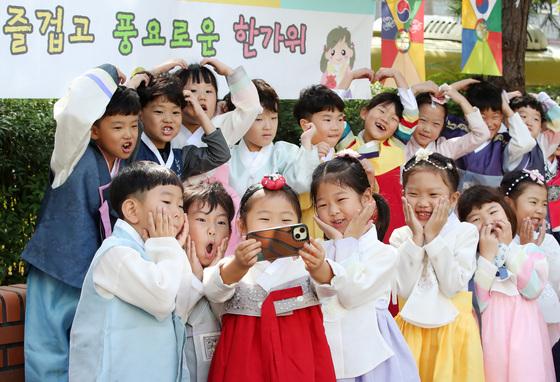 [뉴스1 PICK] 추석 앞두고 '전통예절 배워요'