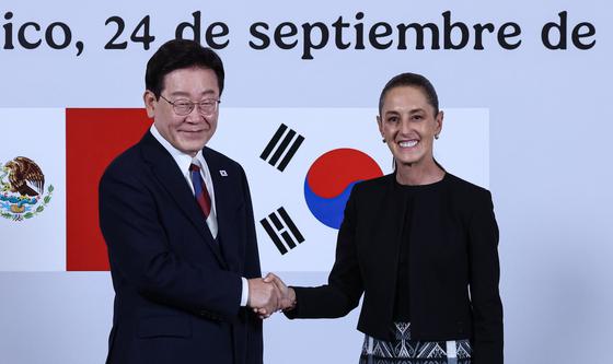 악수하는 한·멕시코 정상