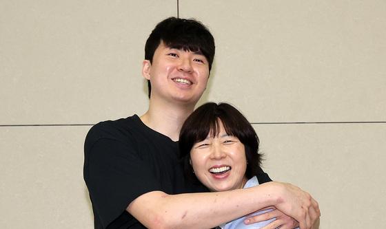 이현중, 엄마 응원 받으며 포틀랜드로