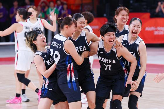 [뉴스1 PICK] 여자농구, 일본 꺾고 AG 금메달…12년 만에 남녀 동반 우승