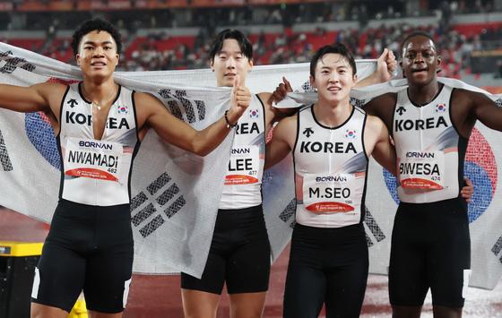 [뉴스1 PICK] 男 육상 계주, '빗속의 질주' 속 값진 동메달