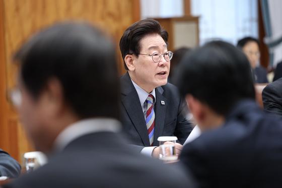 李대통령 "메가프로젝트, 산단·정주 묶어 추진"…3차 민관회의 개최(종합)